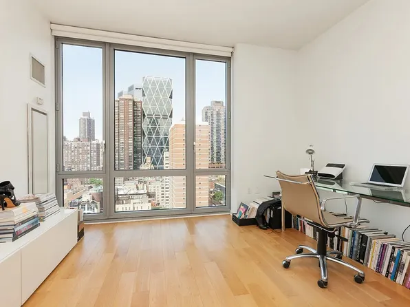 310 West 52nd Street 18H image 5 of 6
