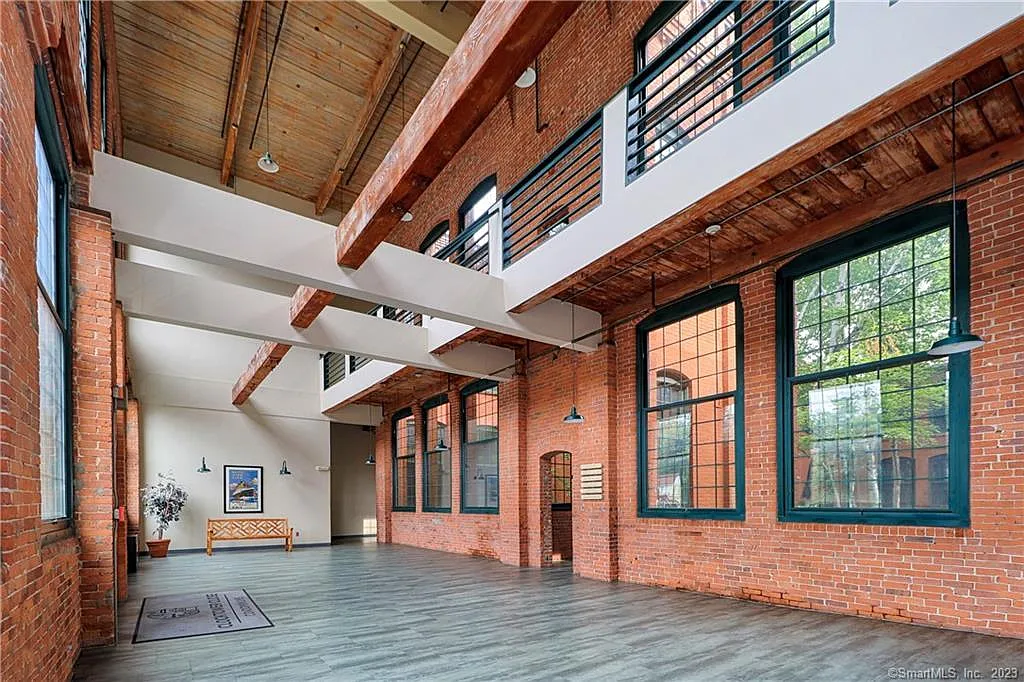Studio, 800 sqft, $2,200 — Photo 4