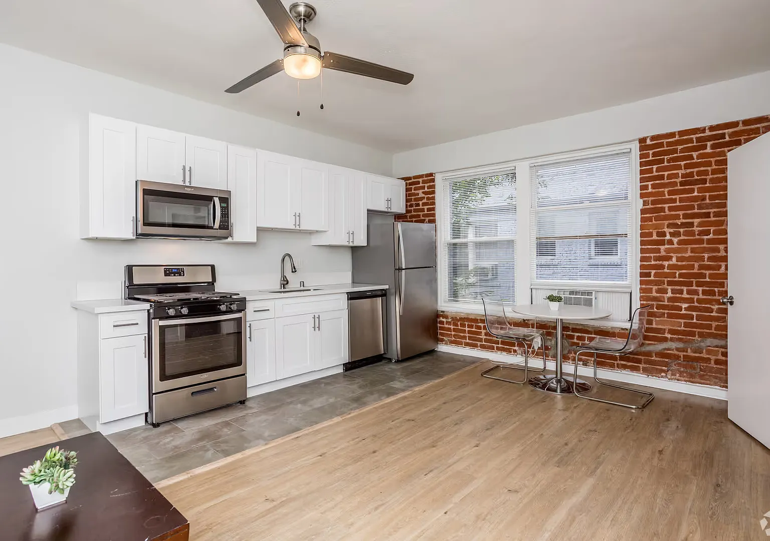 The Lido Apartments — Photo 4