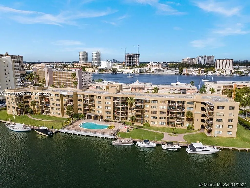 1 bed, 1.0 bath, $2,000 — Photo 1