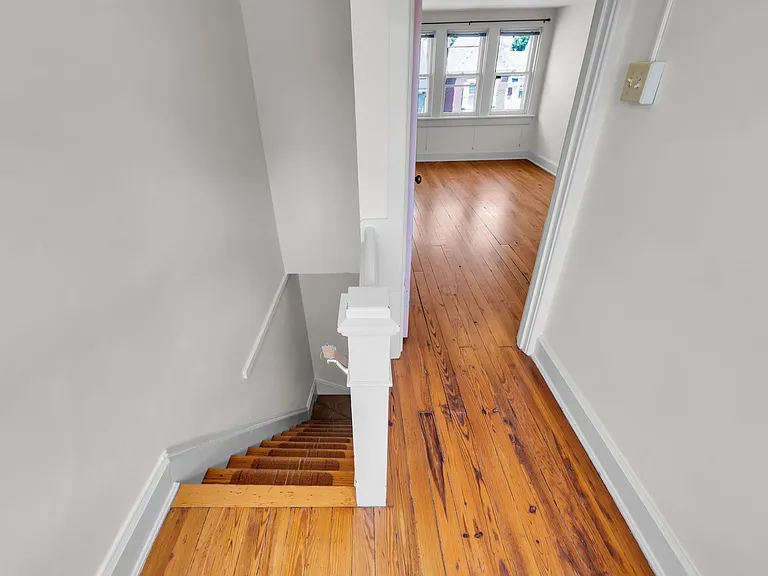 42 E Wall St — Photo 15