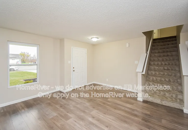 524 Runnymede Ct — Photo 2