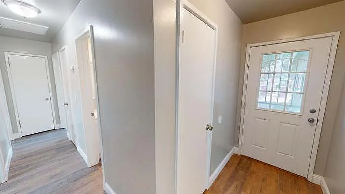 3 bed, 1156 sqft, $2,600 — Photo 2