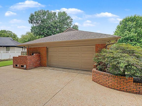 4th image of 6689 Garden Oaks Dr