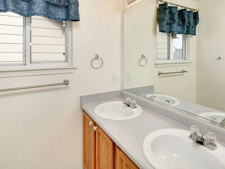 10470 Dresden St — Photo 2