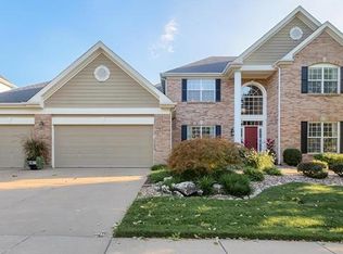 17210 Hillcrest Ridge Dr, Chesterfield, MO 63005