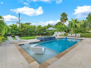 720 102nd Ave N, Naples, FL 34108