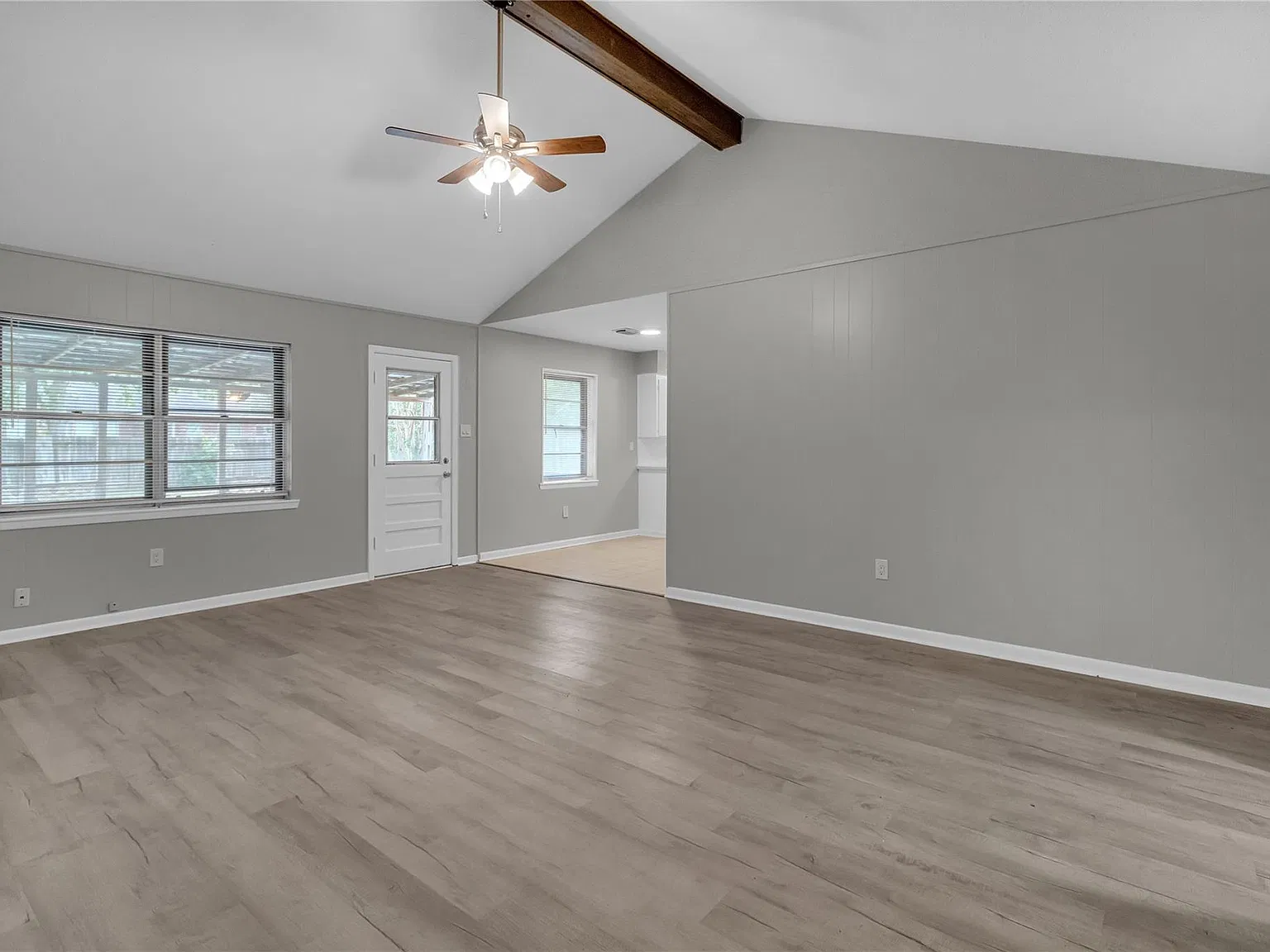 3 bed, 2.0 bath, 1252 sqft, $1,895 — Photo 4