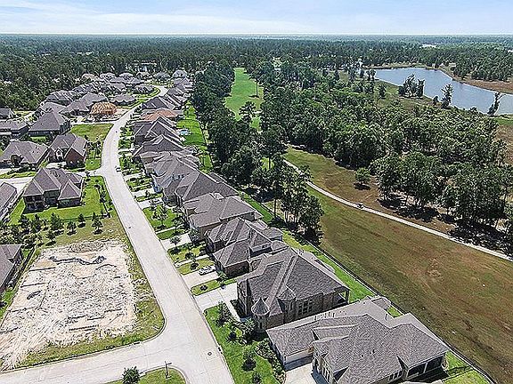 3rd image of 3044 S Cotswold Manor Dr