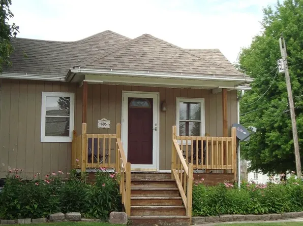 685 E 3rd St, Galesburg, IL 61401