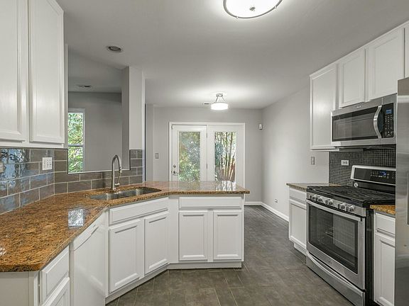 3rd image of 495 Metropolitan St #495