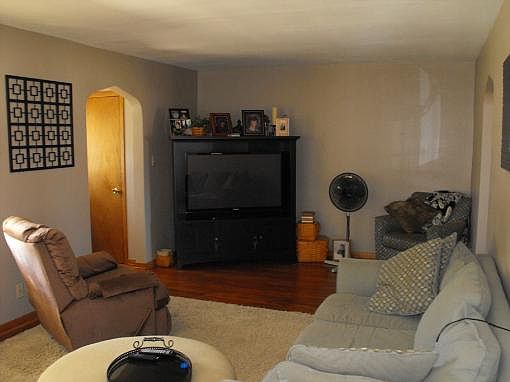 4th image of 214 W Church St
