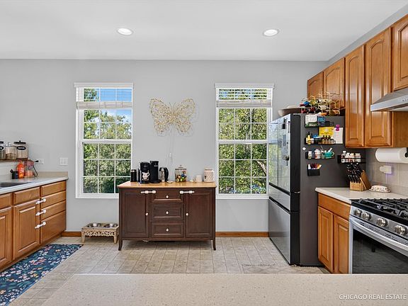 5th image of 143 Willey St #143