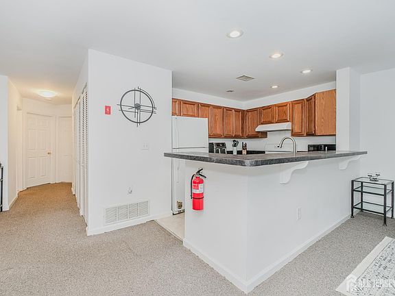 5th image of 425 Edpas Rd