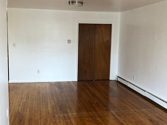 3rd image of 440 E 240th St #2