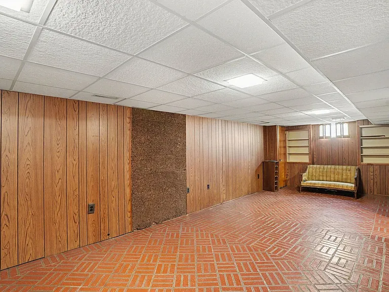 995 S Swain Ave — Photo 13