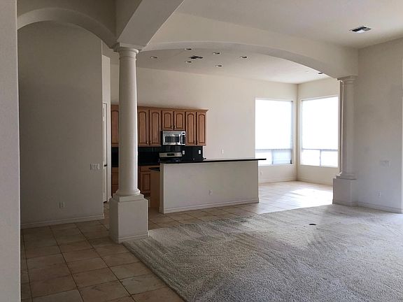 3rd image of 2878 Steamboat Dr