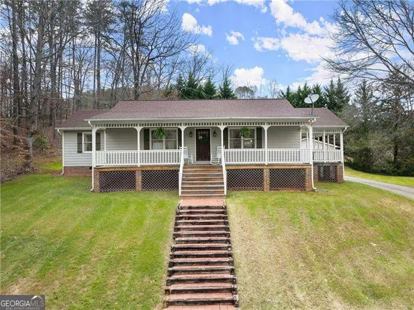 217 Oak Cliff Dr, Toccoa, GA 30577