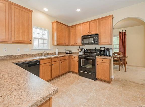 5th image of 4272 Wiregrass Dr
