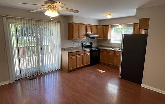 2nd image of 21601 Elmway St