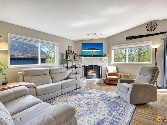 4th image of 8091 Pinebrook Cir