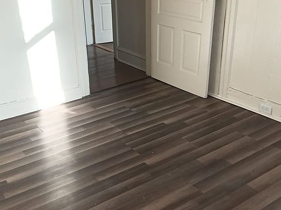 5th image of 648 E Princess St