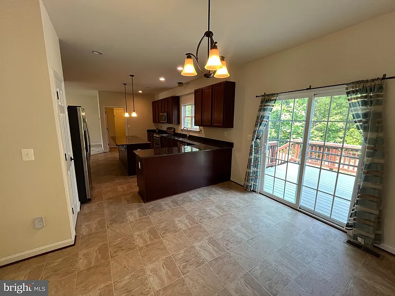 47 Summerfield Ln — Photo 4