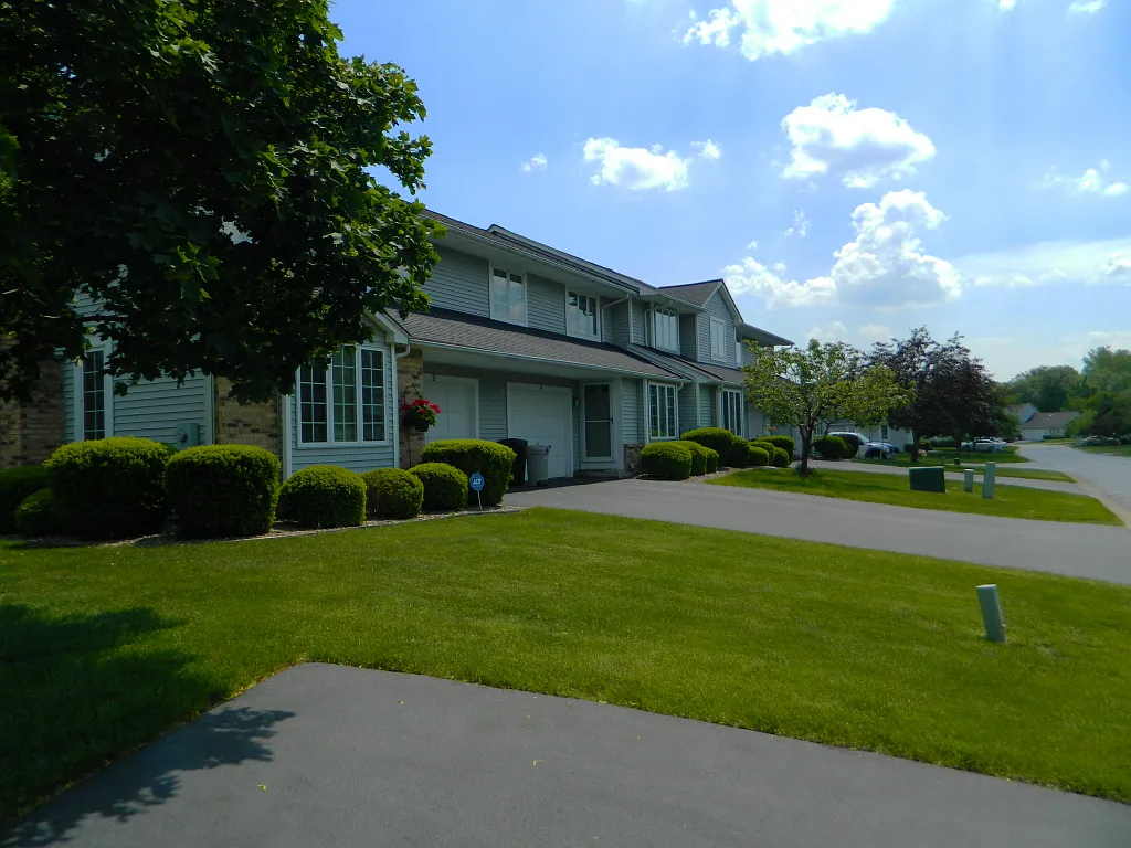 2 bed, 1.5 bath, 1430 sqft, $2,295 — Photo 2