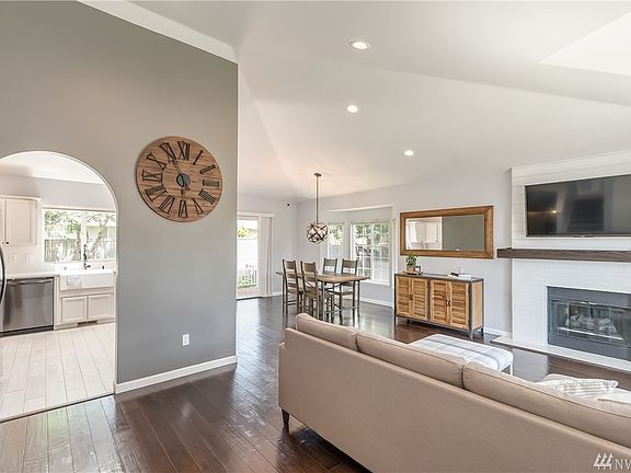 2nd image of 7507 54th Pl NE
