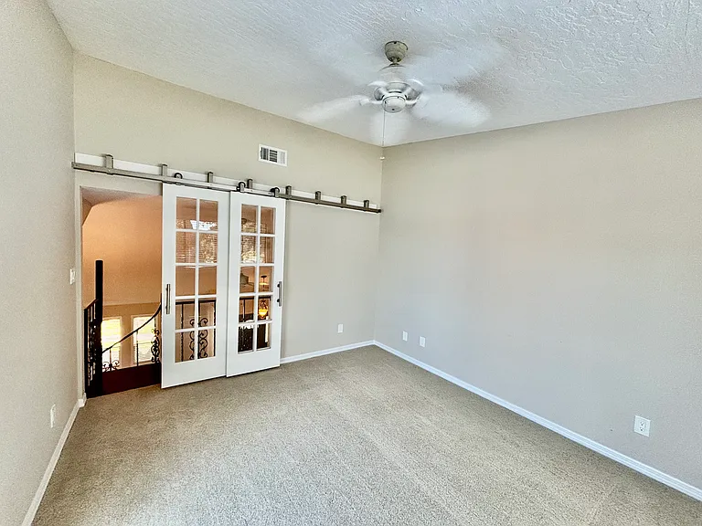 401 Crystal Lake Dr — Photo 10