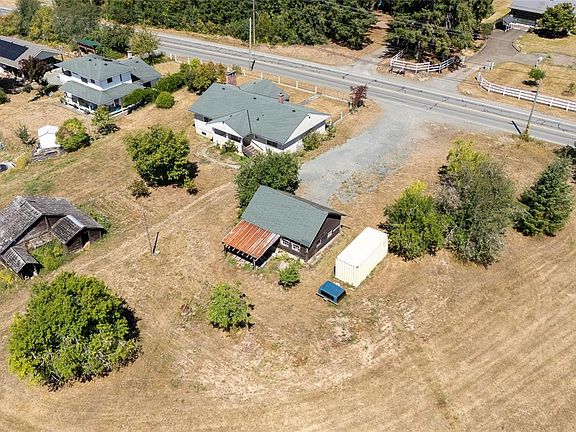 3rd image of 4030 Gibbins Rd