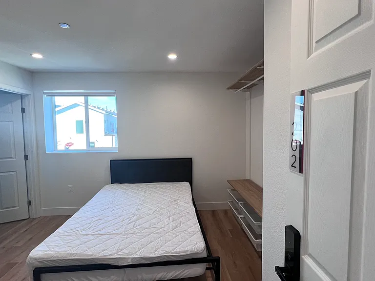 1224 W 37th Pl — Photo 45