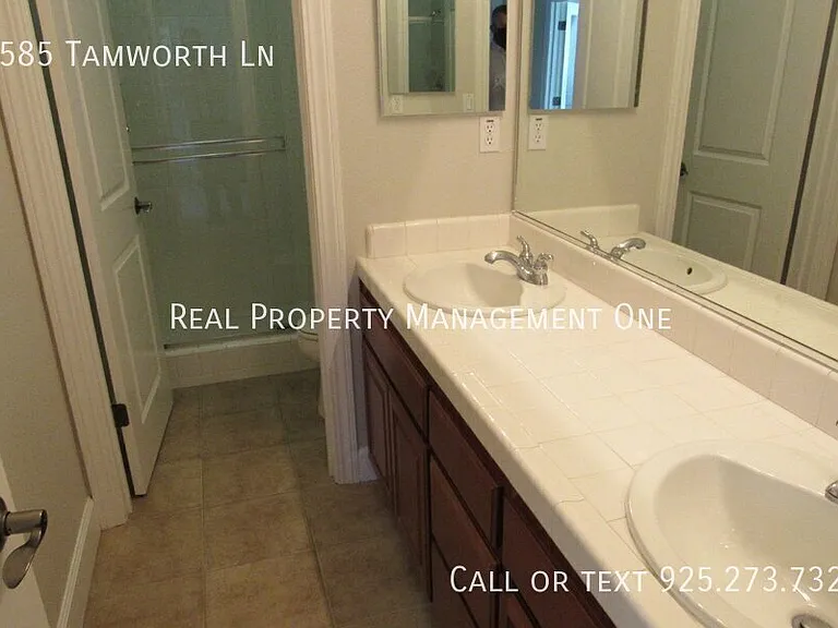 2585 Tamworth Ln — Photo 30