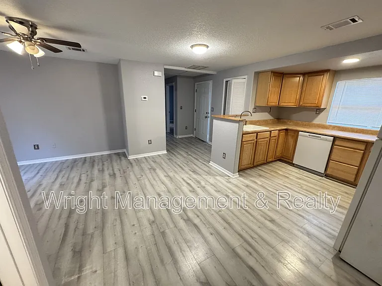 545 Pine St — Photo 4