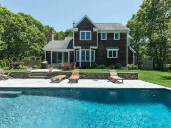 https://photos.zillowstatic.com/fp/a024c8e0628ebfda0da274e6aeffd68d-p_e.webp