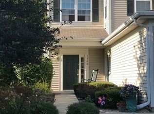 1340 Brookdale Dr, Carpentersville, IL 60110