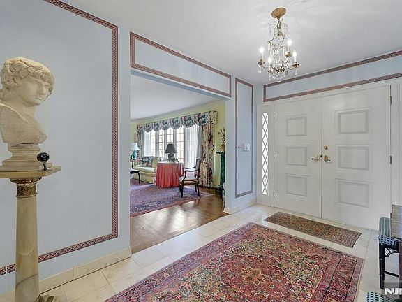 5th image of 32 Litchfield Way