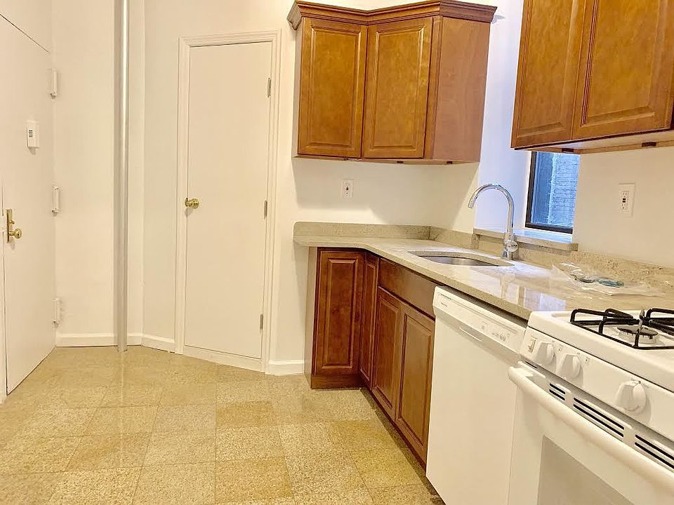 2nd image of 229 S 3rd St APT 6