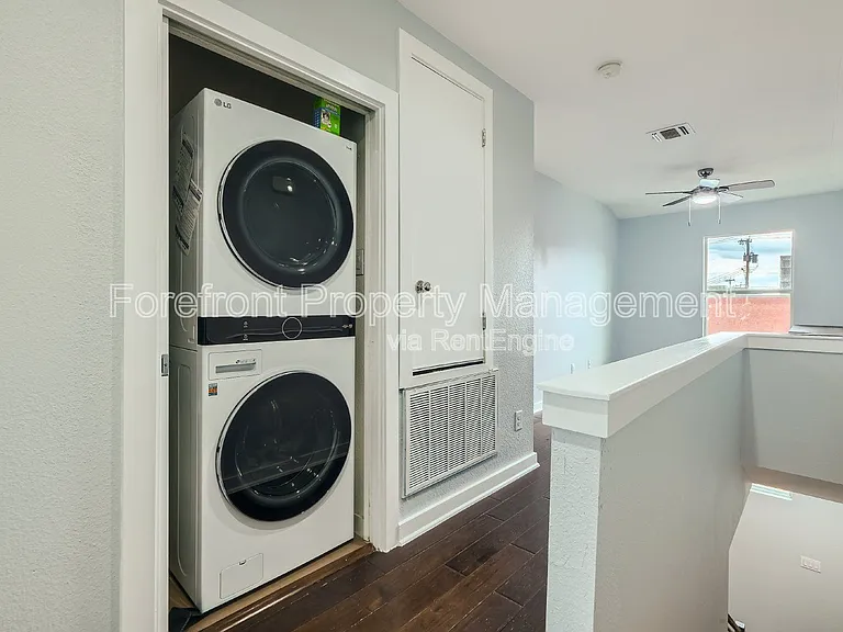 126 E Myrtle St — Photo 27