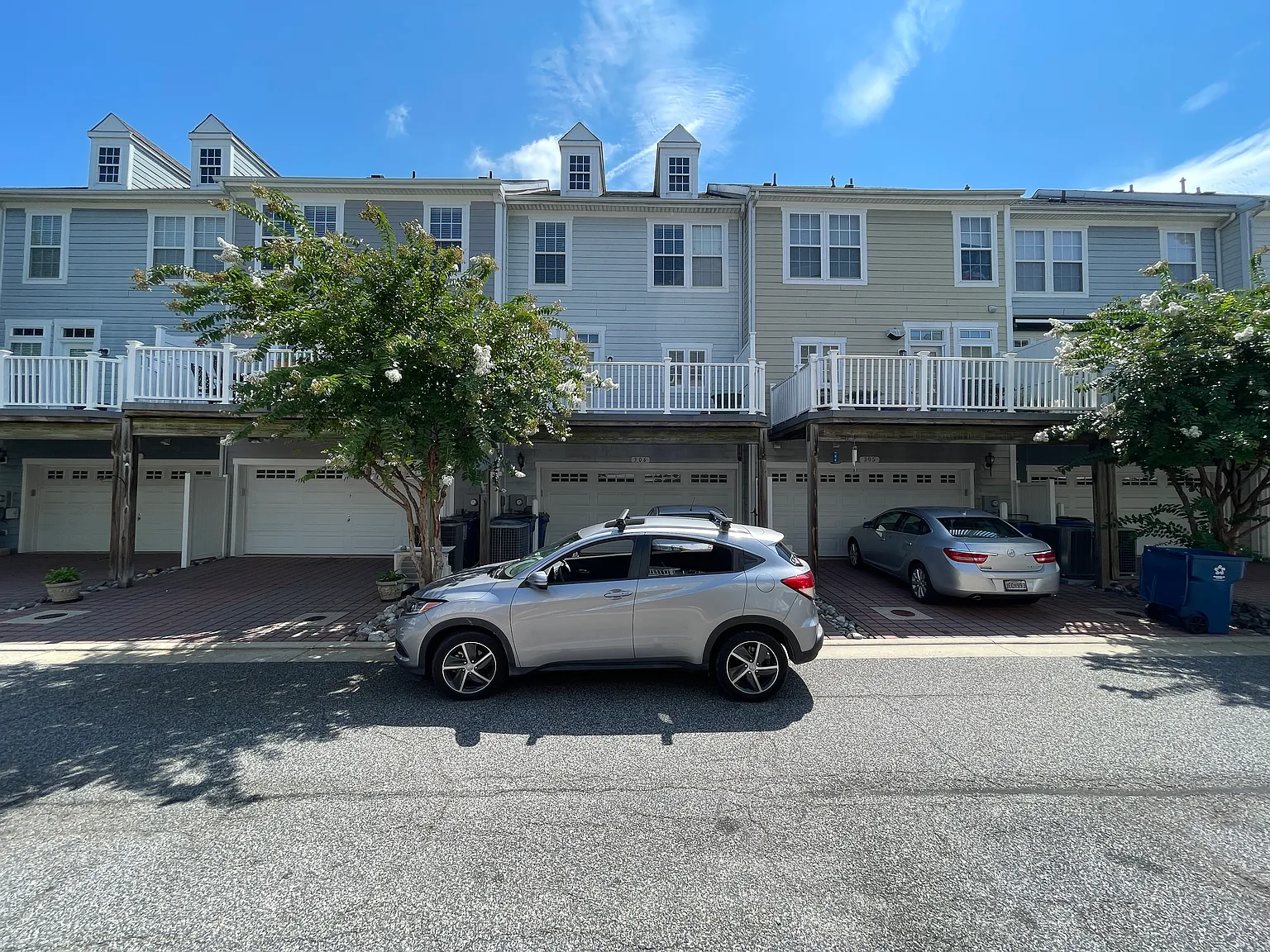 3 bed, 3.5 bath, 2000 sqft, $2,500 — Photo 4
