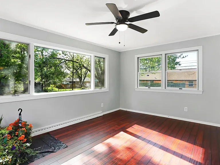 9803 Lakewood Dr W — Photo 32