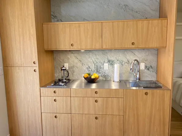 (undisclosed Address), Solana Beach, CA 92075