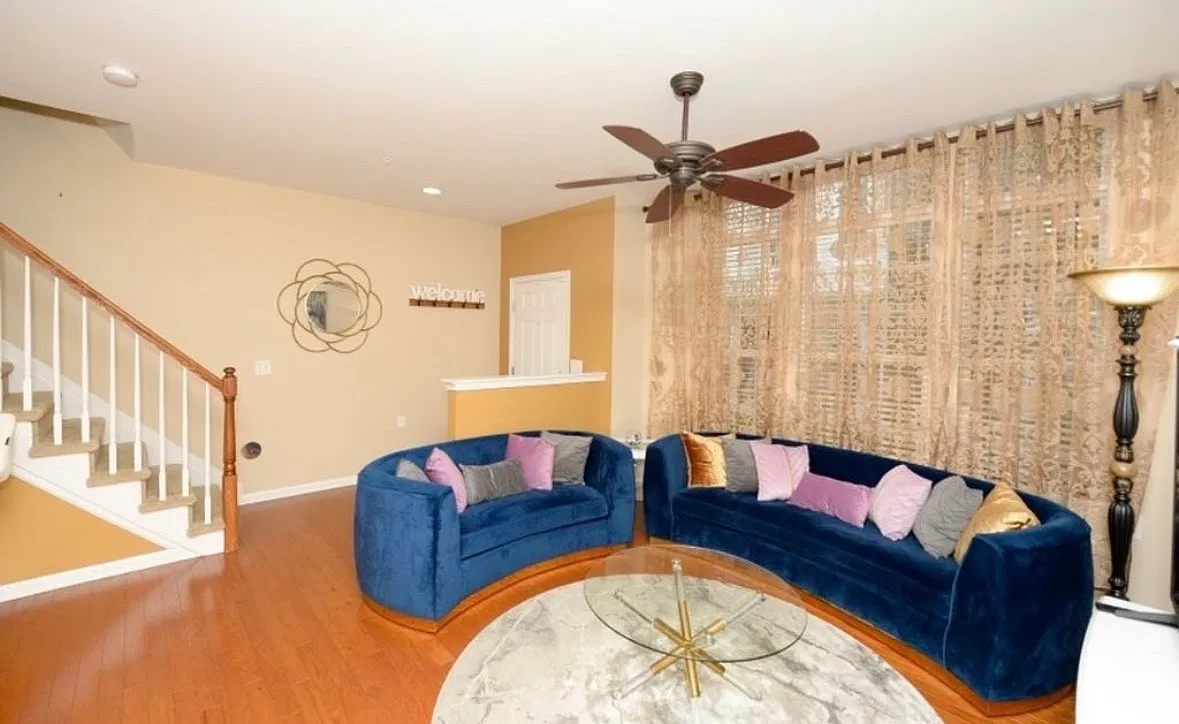 2 bed, 1261 sqft, $3,100 — Photo 2