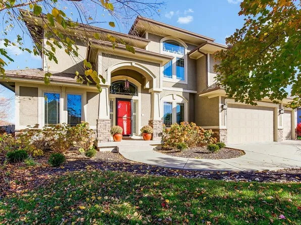 509 NE Woodpark Ln, Lees Summit, MO 64086