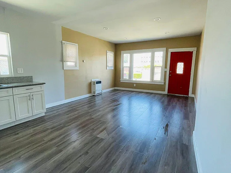 270 W 41st St — Photo 14