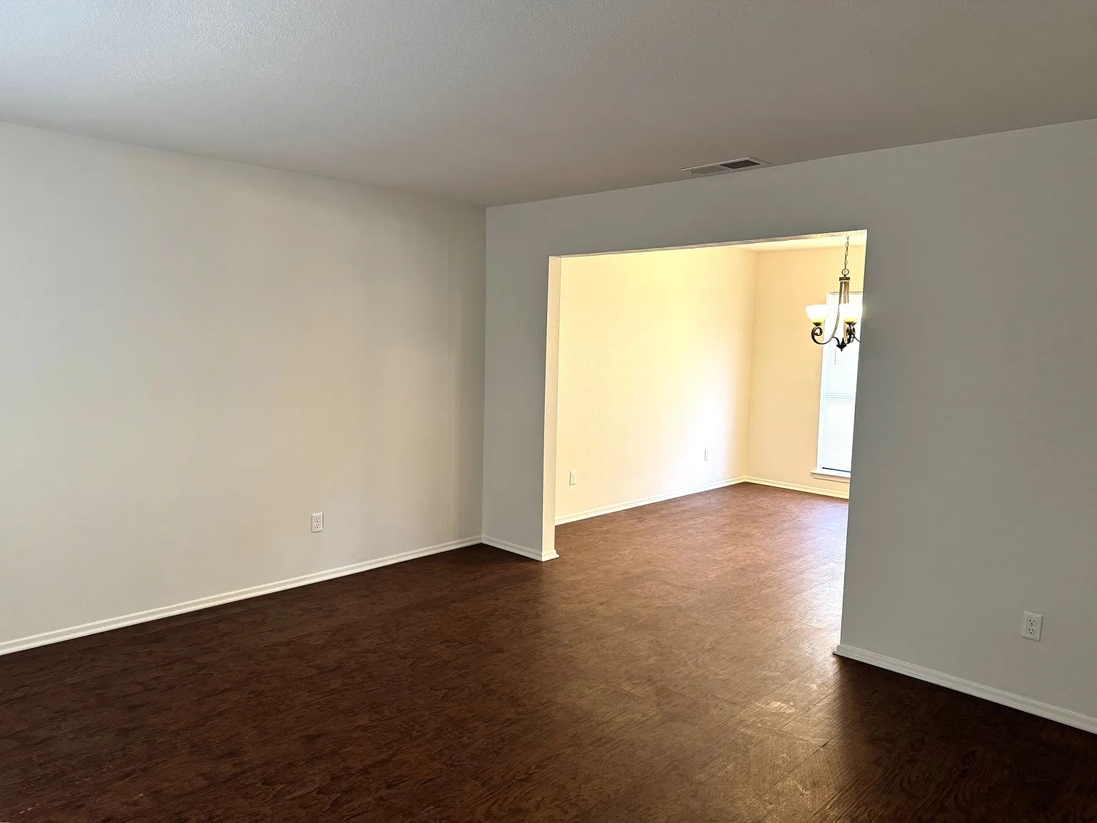 4 bed, 2.5 bath, 2330 sqft, $2,450 — Photo 4