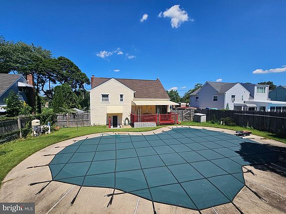 5th image of 13 Morton Ave