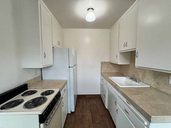 4th image of 3322-3326 Y St #3322-05
