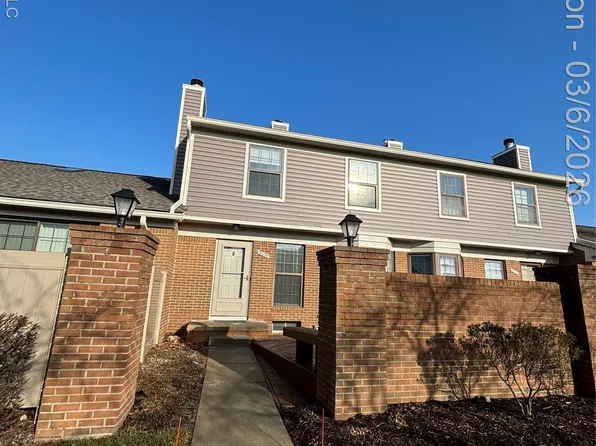 38890 Country Cir, Farmington, MI 48331