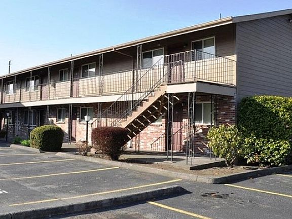 3rd image of 10728 NE Halsey St #D36
